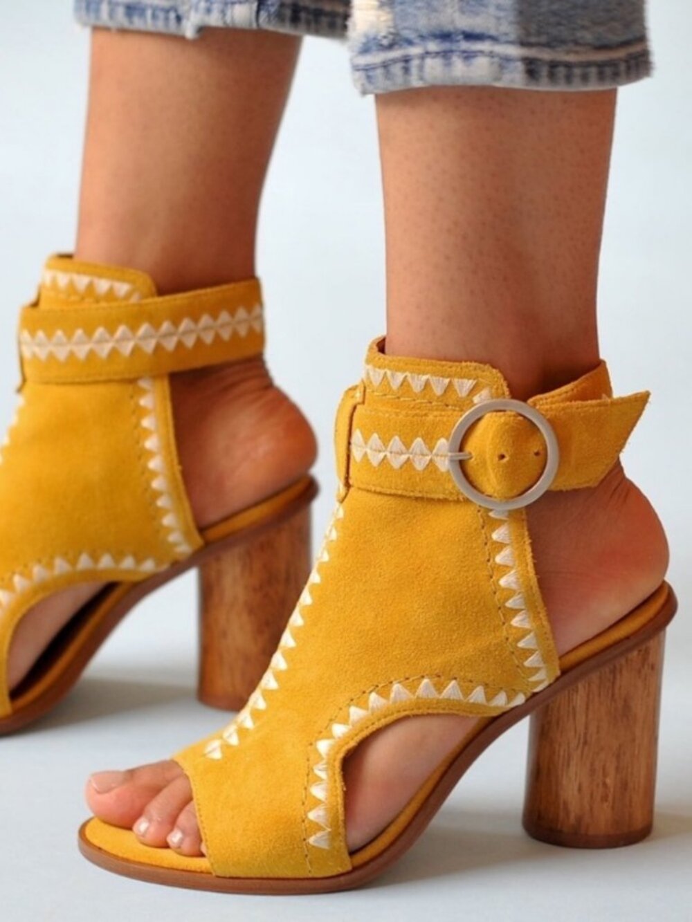 Bernardo Harper Mustard Suede Embroidered Peep Toe Bootie Boho Block Heel Sz 8